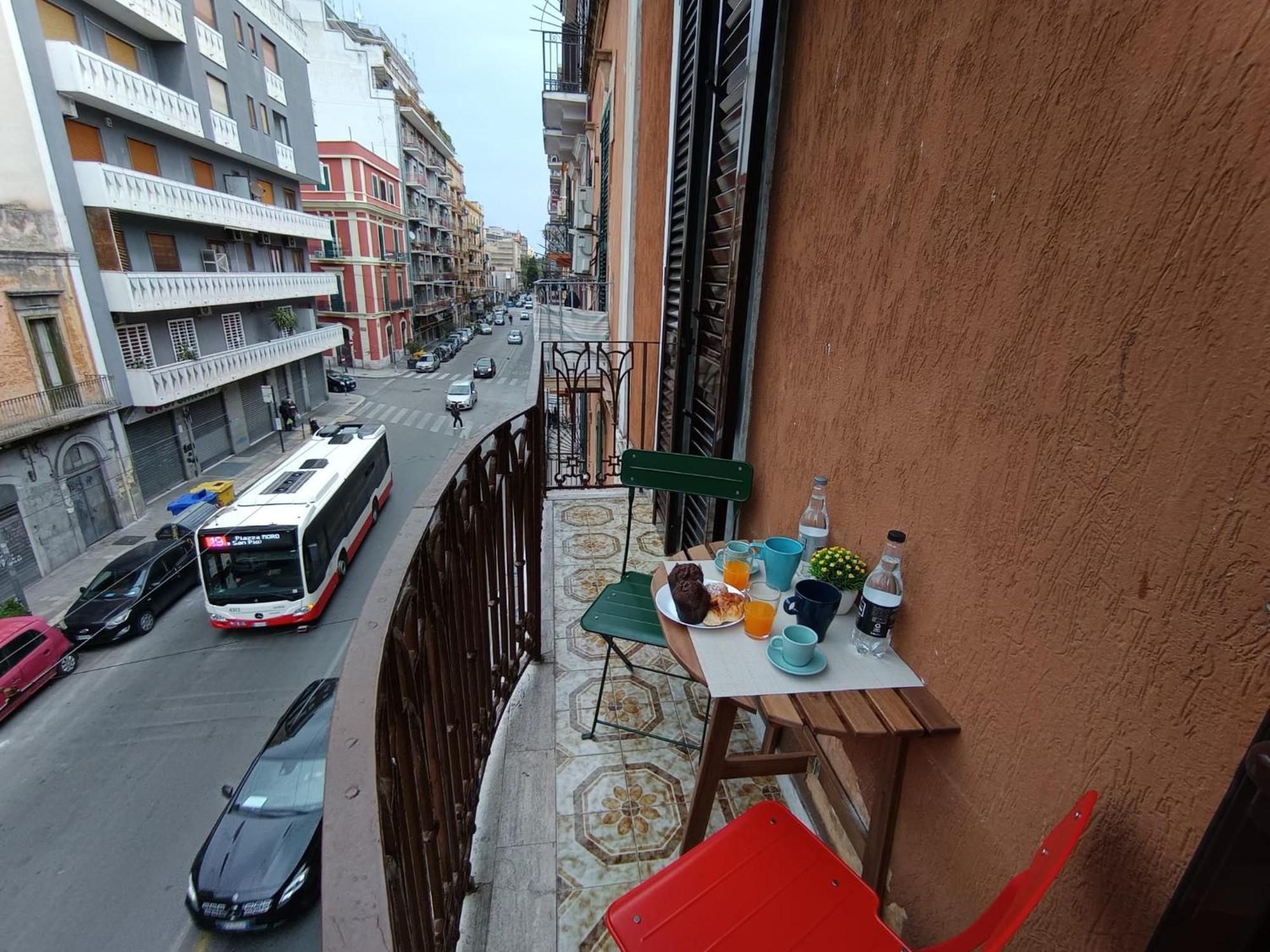 Apartamento Dimora Crispi 70 Bari Exterior foto